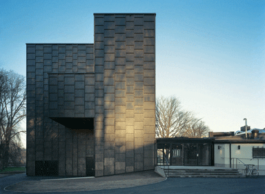 a glass lobby links the museum to Sven-Ivar Lind’s 1939 restaurant pavilion 