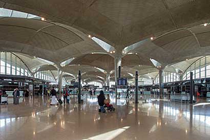 Icon121 Alia-airport inside2