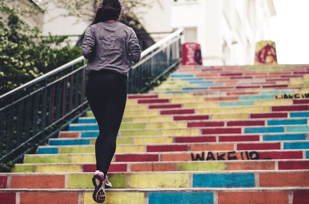 jogging in a city ICON icon unsplash