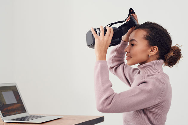 woman holding black vr headset 3183176