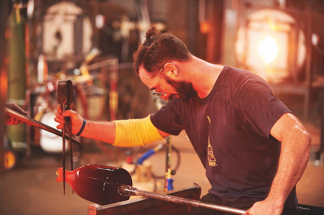 Alexander Rosenberg glassblowing on netflix ICON courtesy marblemedia