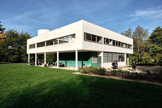 Villa Savoye by Le Corbusier 