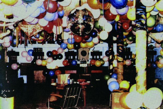 David Mancuso’s The Loft brought a different aesthetic to the New York club scene, with minimal lighting effects and no mirrors. Unknown photographer.