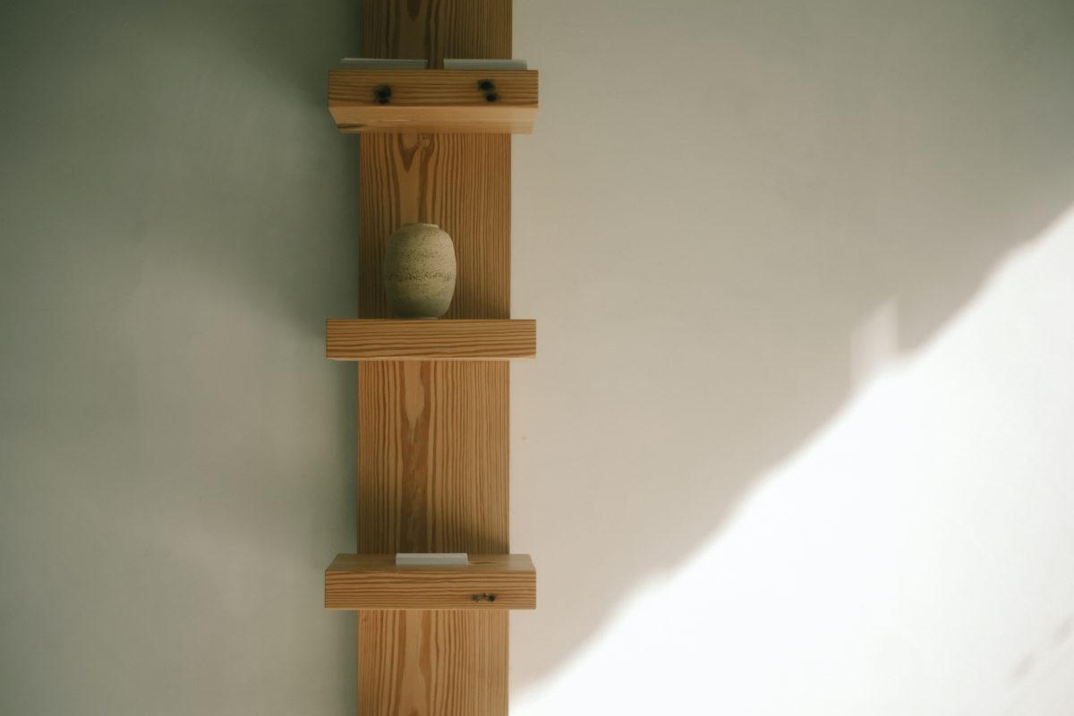 FRAMA minimalist interior Williamsburg Brooklyn shelf wooden shelf ceramic vase 7115 by Szeki