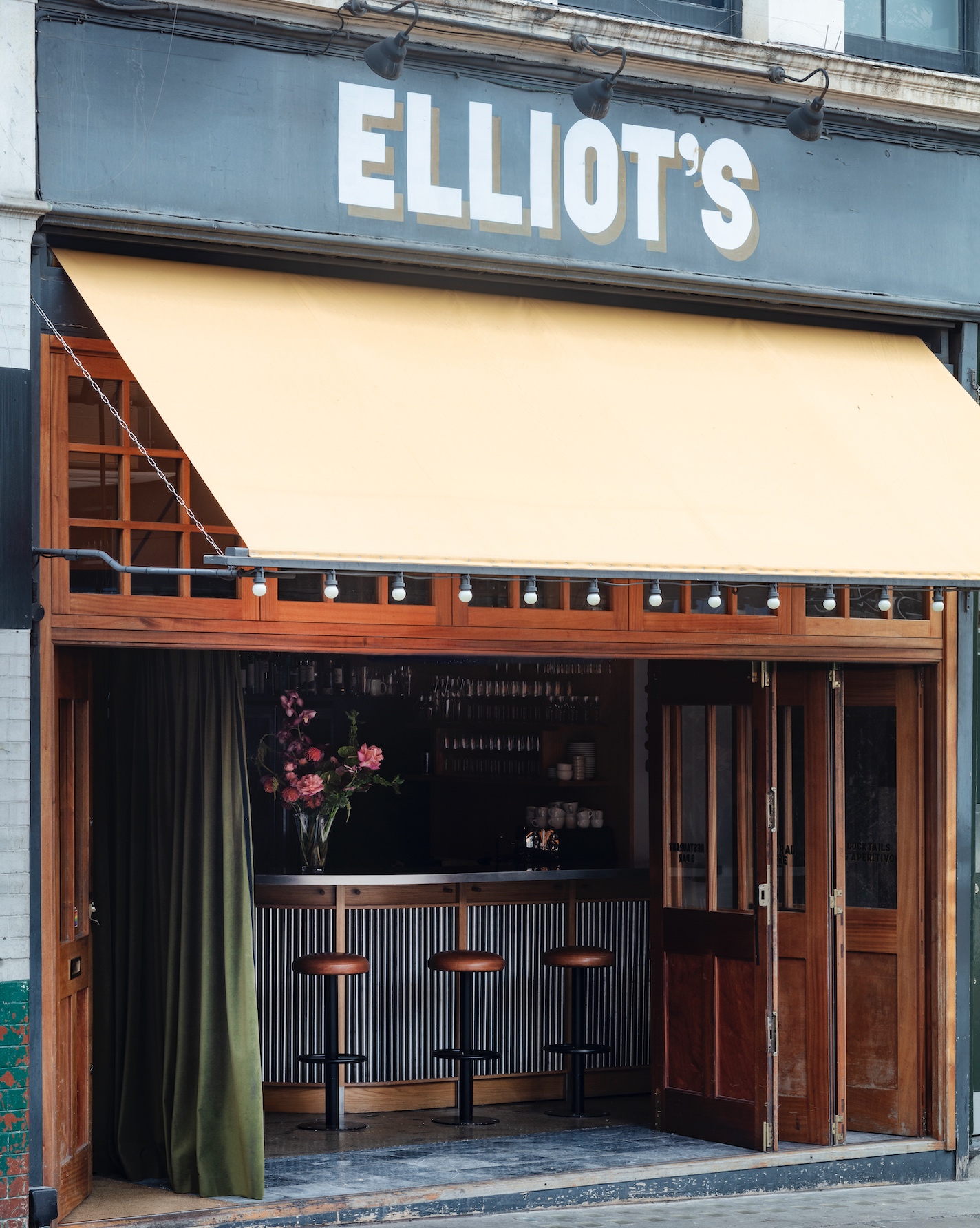 Hesselbrand Elliot's London exterior restaurant 