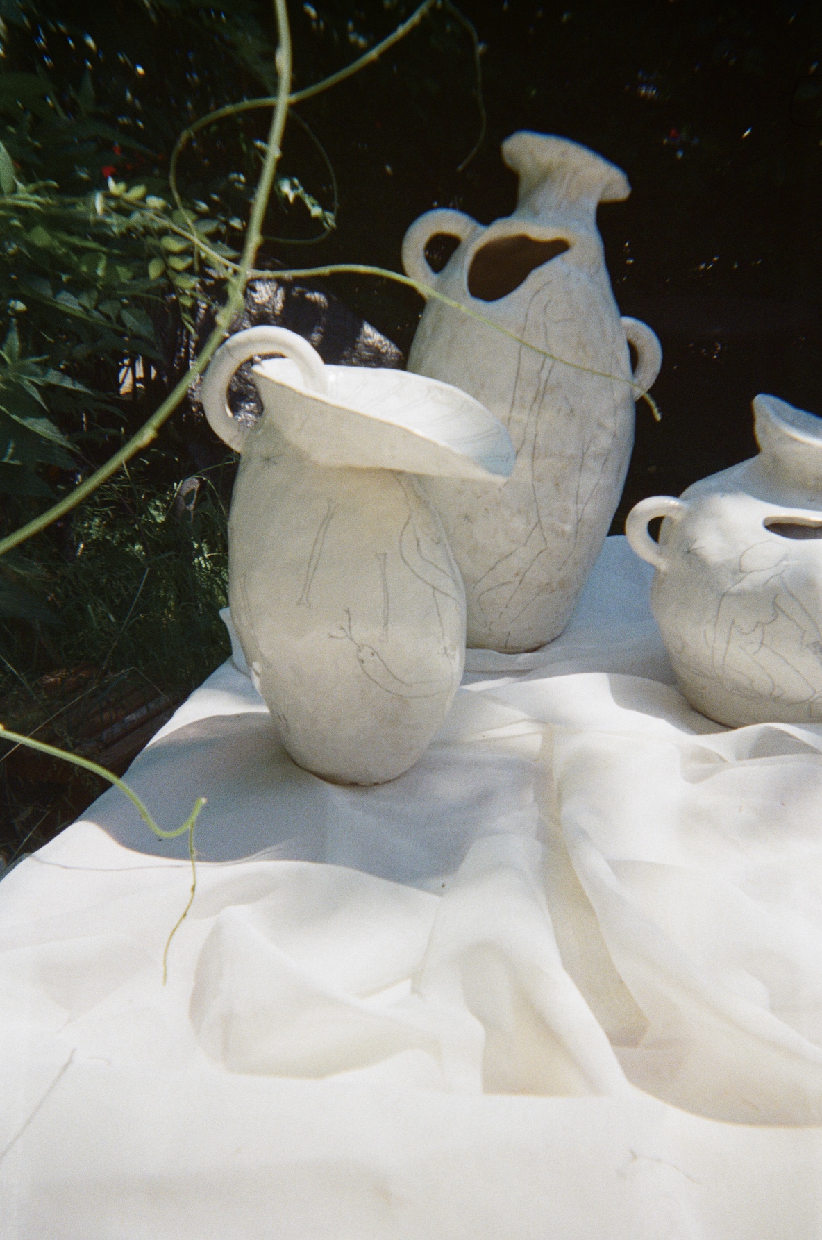 CCONTINUA+MAMT vases white drawing ceramics