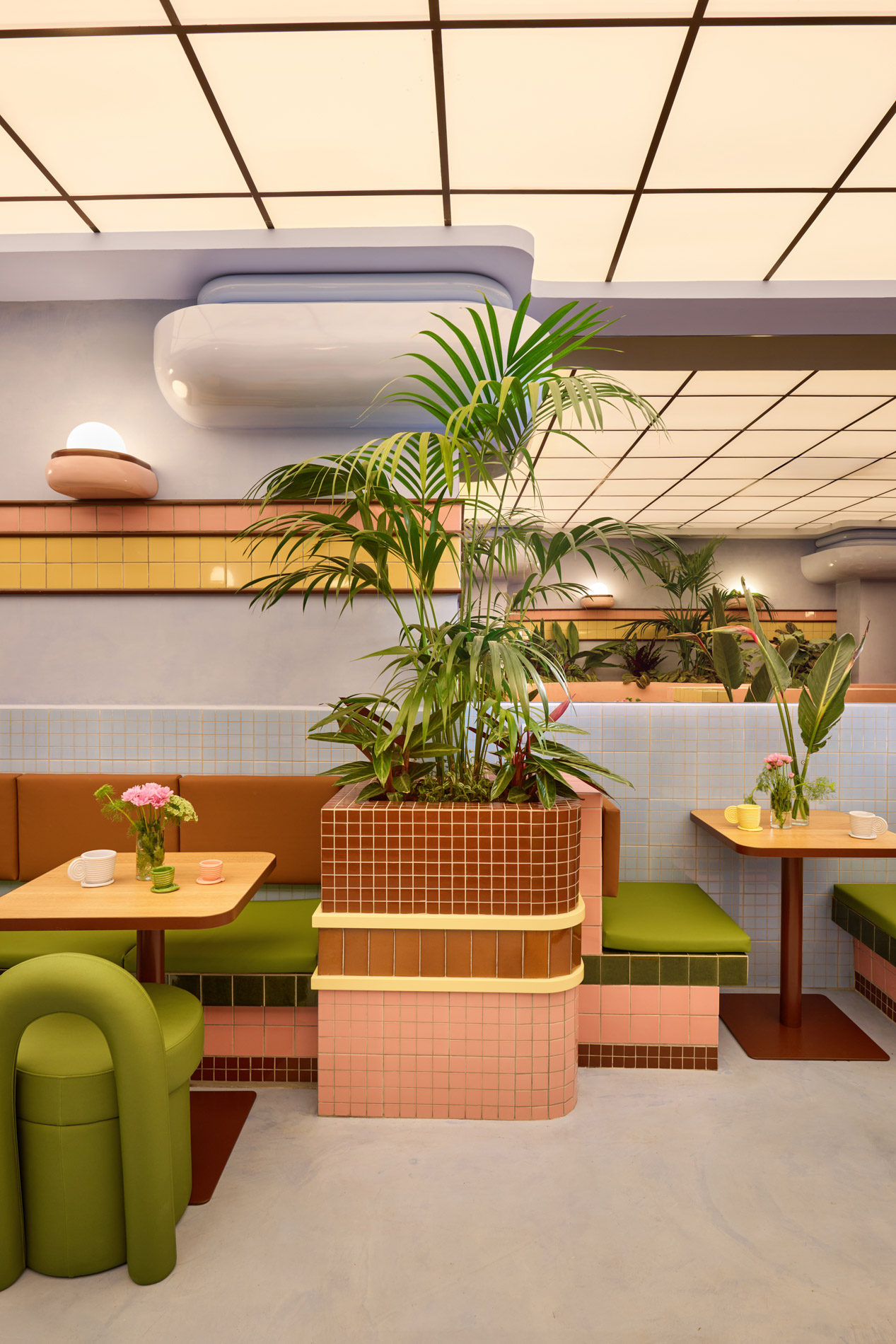 Masquespacio Barcelona Amiko interior ice cream shop plants