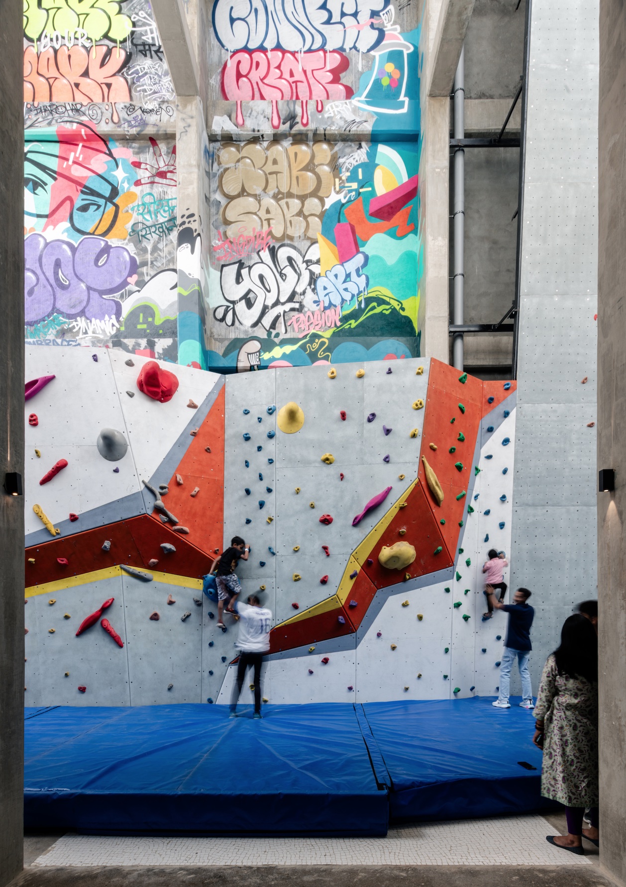 Studio Saar climbing wall